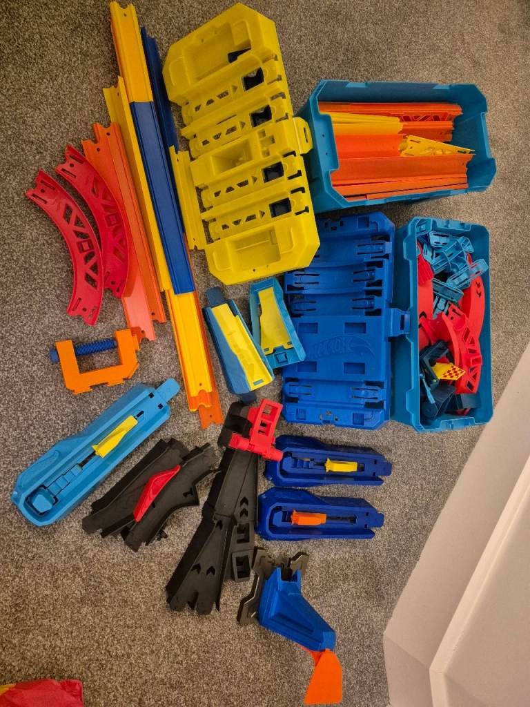 Job lot of hotwheels with cars