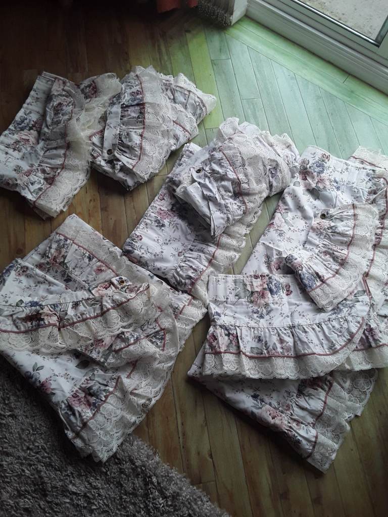 3 Pairs Of Curtains With Tie Backs And Pelmet Valances £35