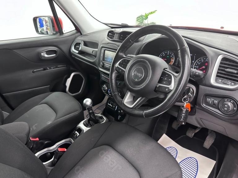 2016 Jeep Renegade 2.0 Multijet Limited 5dr 4WD - FULL LEATHER - REAR SENSORS - FSH ESTATE Diesel...