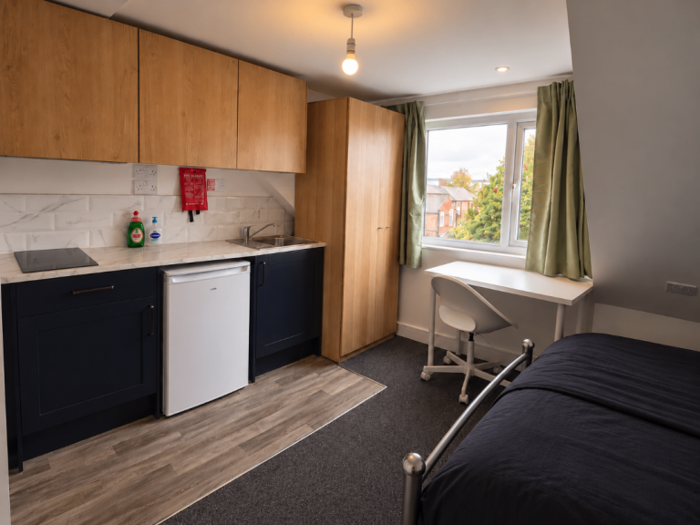 Furnished Room To Rent - Near Uni of Nottingham/QMC | Bills Included | UC/Housing Benefit Considered