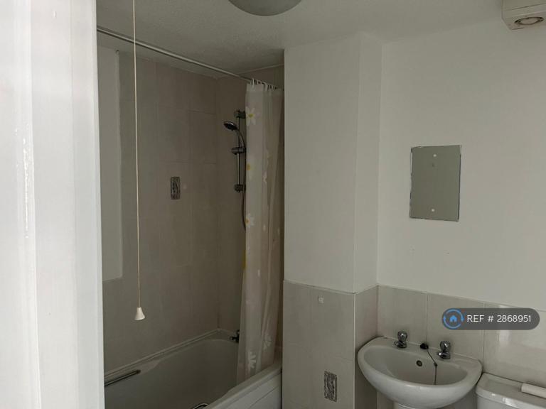 1 bedroom flat in Redbrook Road, Ince, Wigan, WN3 (1 bed) (#2868951)