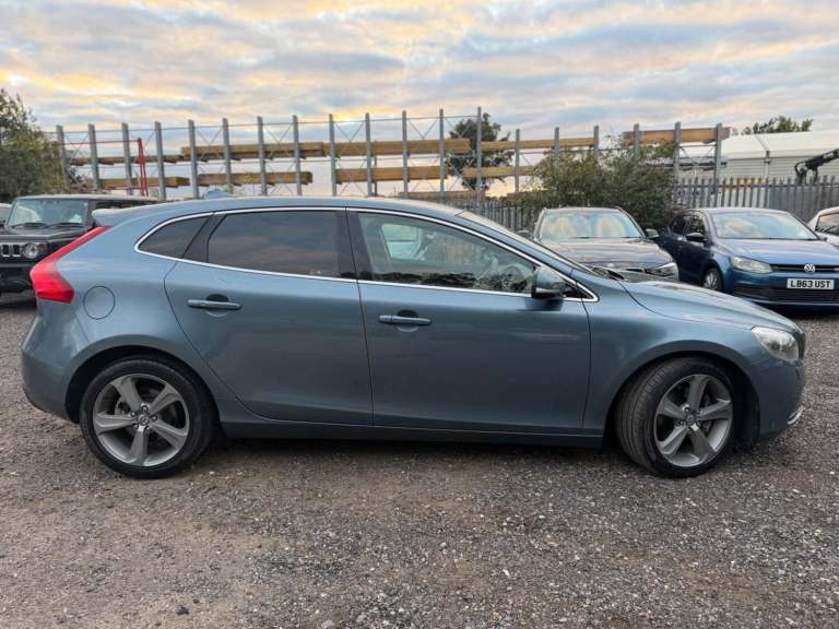 Volvo V40 1.6 T4 SE Nav Hatchback 5dr Petrol Powershift Euro 5 (s/s) (180 ps) Petrol Automatic