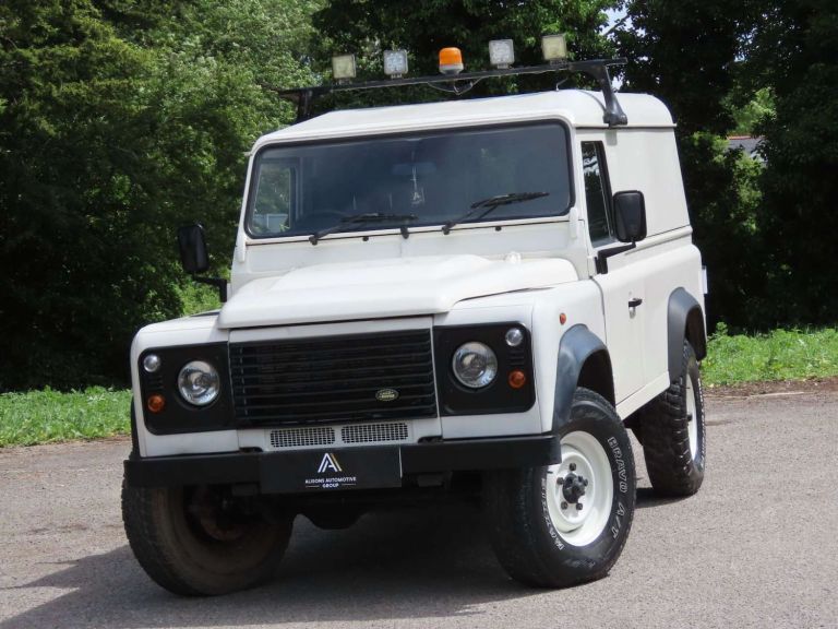 2009 Land Rover Defender 110 2.4 TDCi Utility Wagon 4WD MWB Euro 4 5dr SUV Diesel Manual