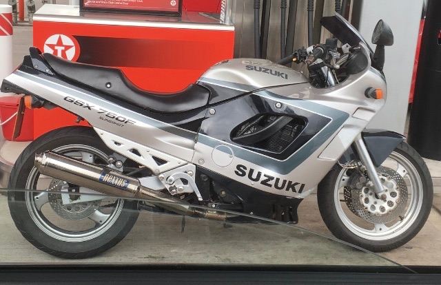 Suzuki GSX750F SLINGSHOT