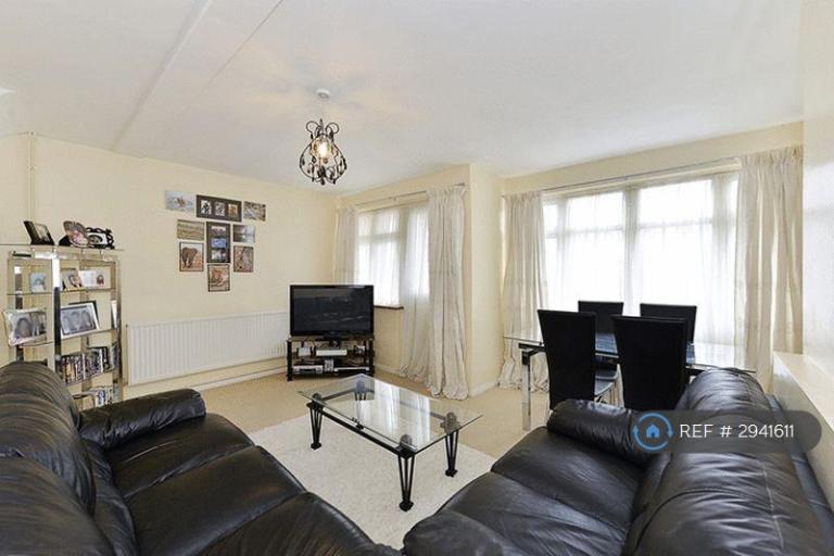 3 bedroom flat in Poplar, London, E14 (3 bed) (#2941611)