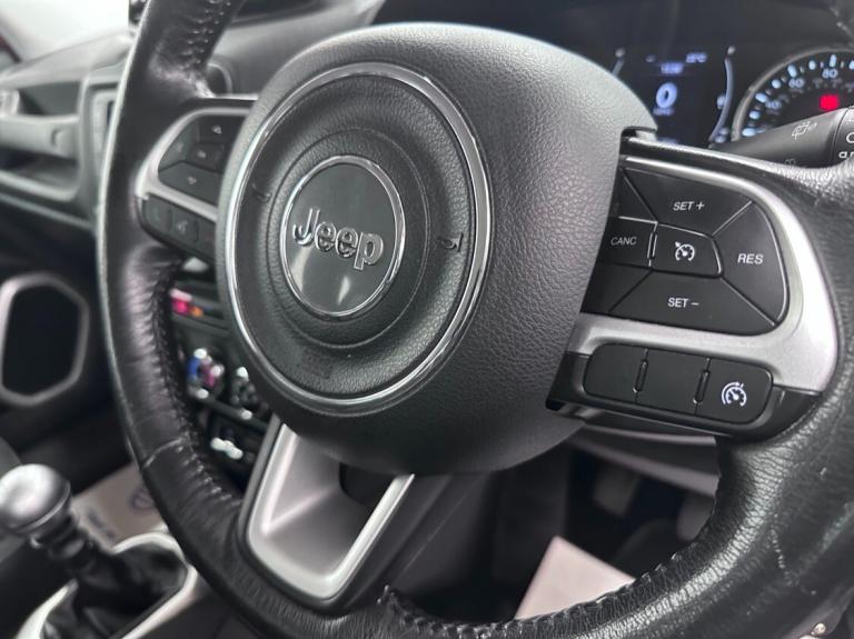 2016 Jeep Renegade 2.0 Multijet Limited 5dr 4WD - FULL LEATHER - REAR SENSORS - FSH ESTATE Diesel...