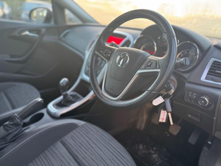 2014 Vauxhall Astra 1.4 16v Excite Euro 5 5dr HATCHBACK Petrol Manual