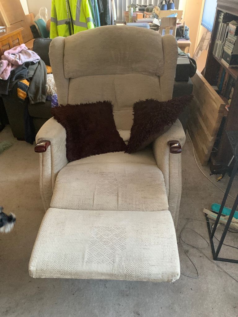 Comfortable Recliner Armchair – Beige Fabric