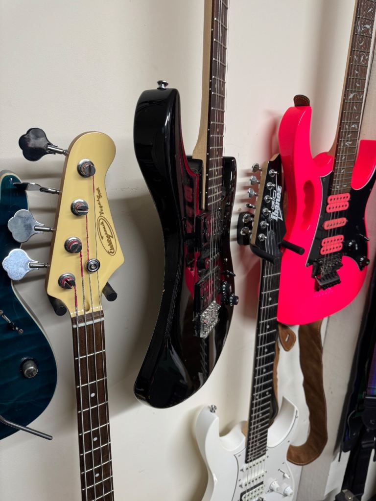 Yamaha Erg121c 4/4 Right Handed Electric Rock Guitar Strat Shape 