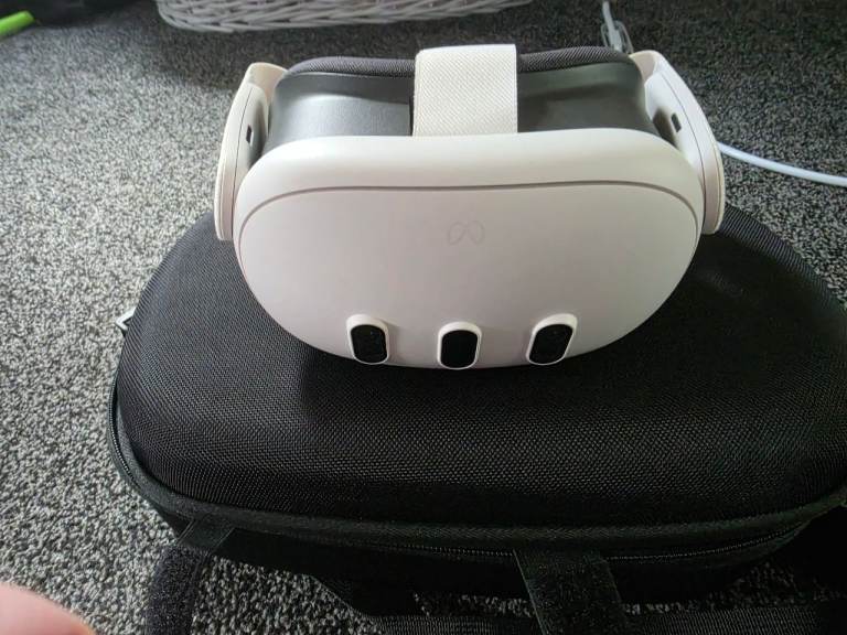 Meta quest 3 512GB VR Headset with Carry Case – Good as new hardly used