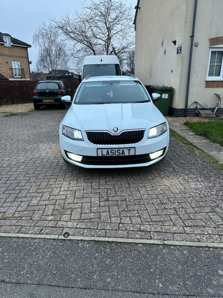 Skoda, OCTAVIA, Estate, 2014, Manual, 1598 (cc), 5 doors