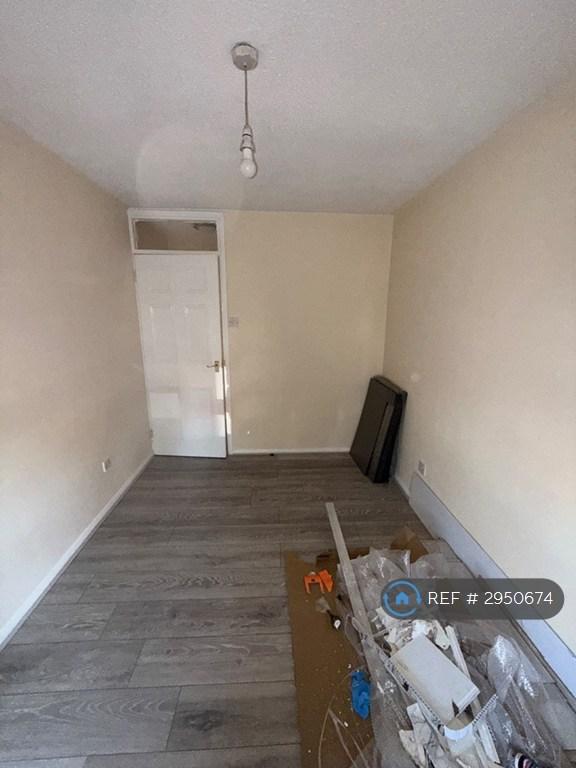 1 bedroom flat in Helens Court, Trowbridge, BA14 (1 bed) (#2950674)