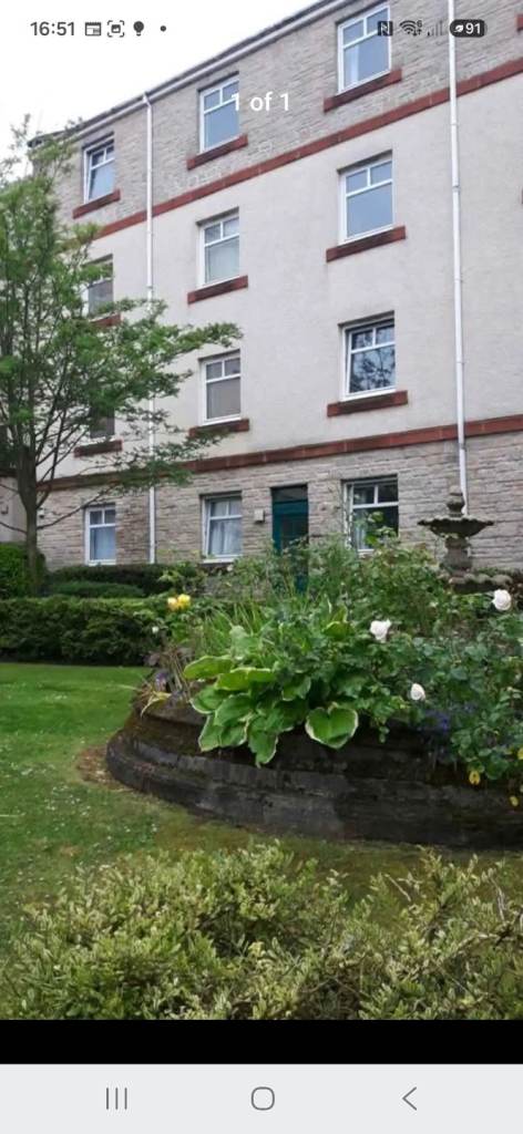 Large master with private bathroom. Edinburgh city EH11 1AP