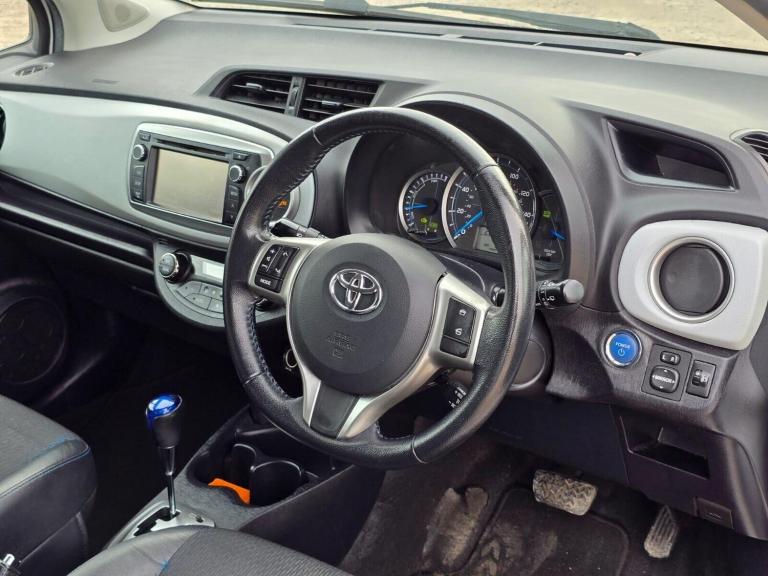 2014 Toyota Yaris 1.5 VVT-h Trend Hatchback 5dr Petrol Hybrid CVT Euro 5 (101 ps) Hatchback Hybri...