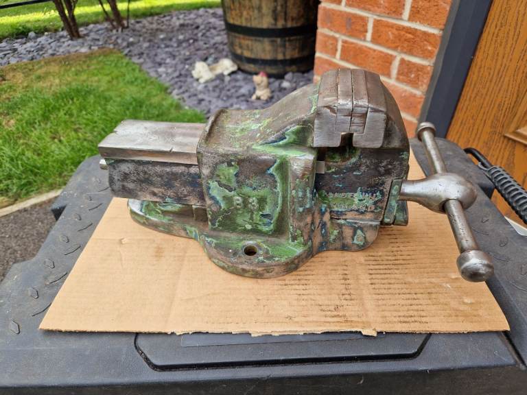 Record No 83 vice with quick release. Made in England. Jaw width 8 cm. 
