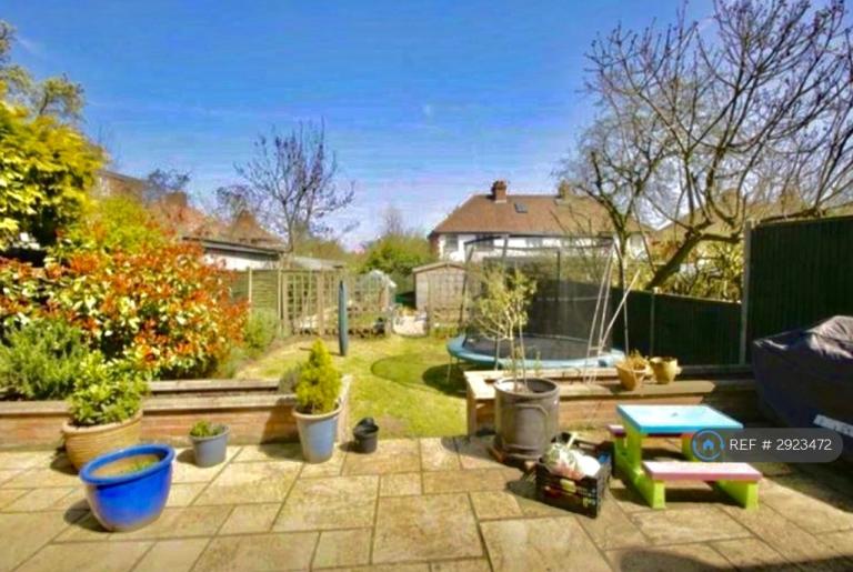 6 bedroom house in Carlisle Avenue, London, W3 (6 bed) (#2923472)