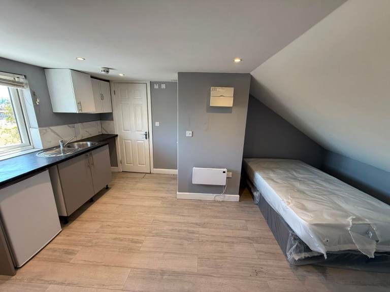 BENEFITS ACCEPTED - Studio Flat Available in Greenford Ealing UB6