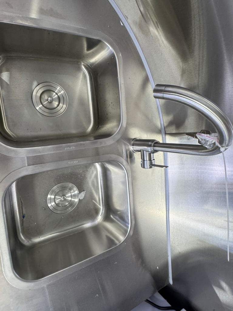 Brand- New -Premium Food Truck 7 m-Fully Equipped & Ready for any Cuisine