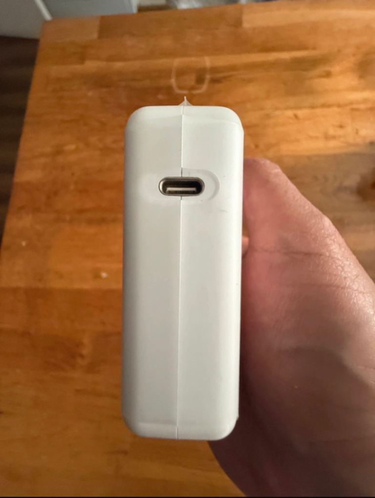 USB- C CHARGER