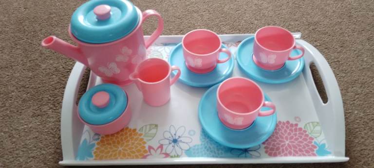 GIRLS' T SET & FLORAL TRAY. NURSERY/EARLY PRIMARY. GOOD CONDITION.