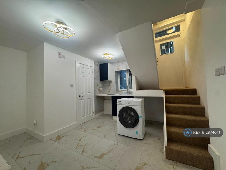 1 bedroom flat in Royal College St, London, NW1 (1 bed) (#2874041)