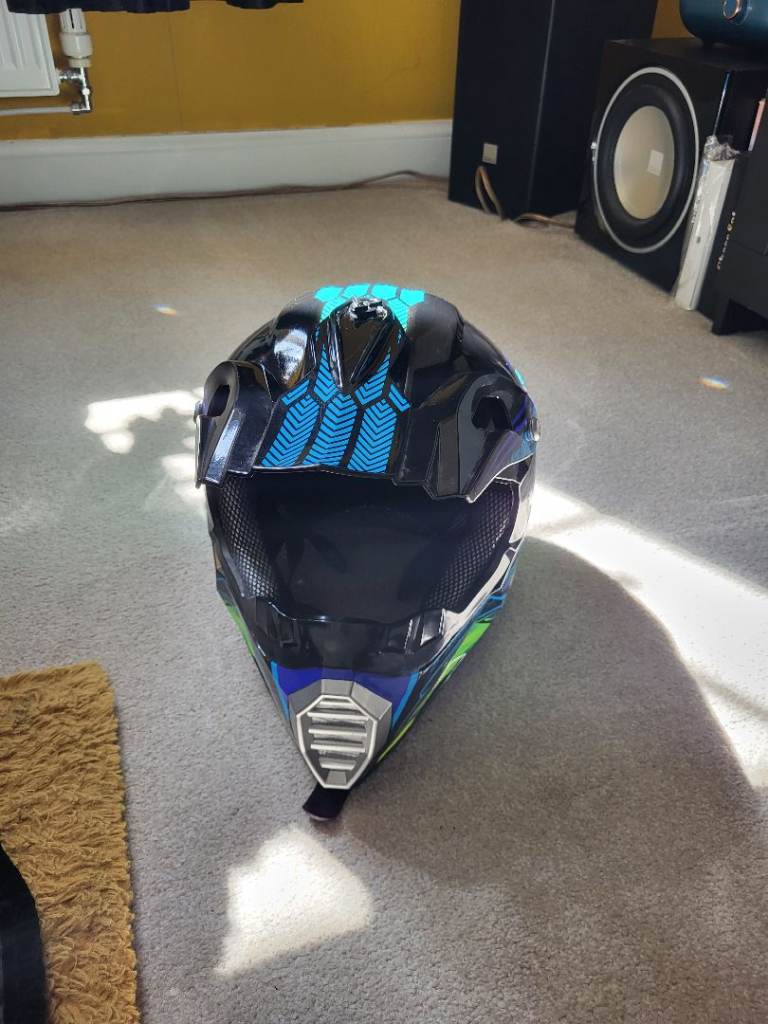 Kids dirty bike helmet small £30