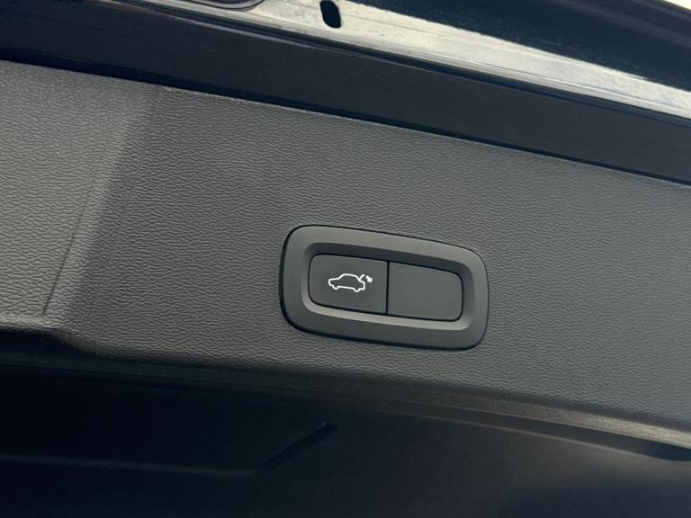 2022 Volvo XC40 2.0 B4P Inscription 5dr AWD Auto [7 speed] ESTATE PETROL Automatic