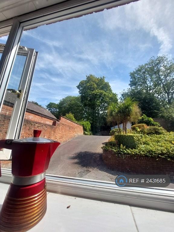 2 bedroom flat in Wheeleys Road, Birmingham, B15 (2 bed) (#2431685)