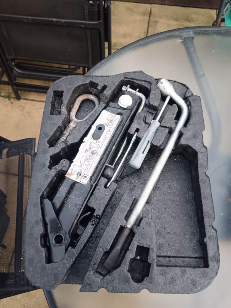 Mini R50/R52/R53 tool kit and jack, good working condition 