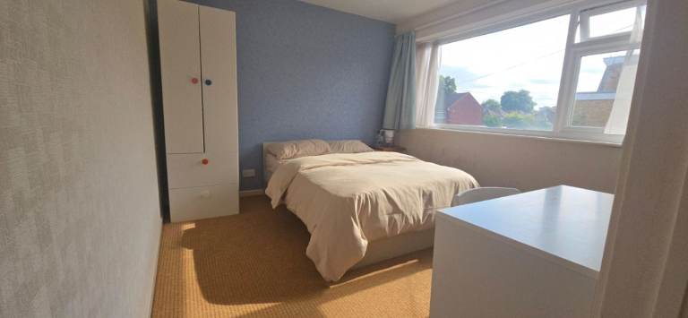 Cozy Room Near Heathrow T4 – £700 pm ✨