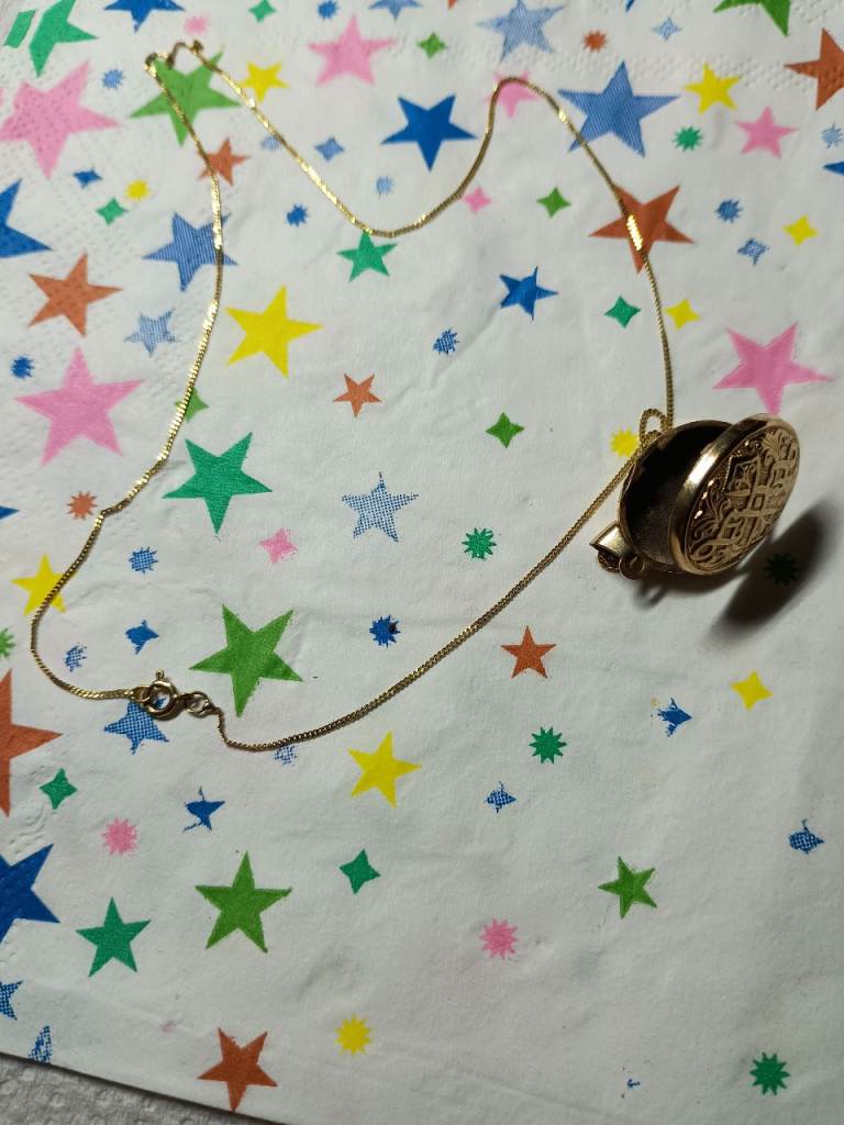 Gold 9 ct necklace with locket 