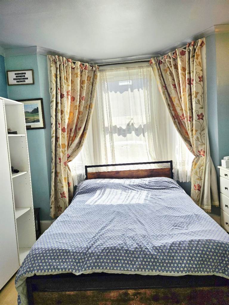 Double bed room in Thornton heath/all bills included/£850pcm 