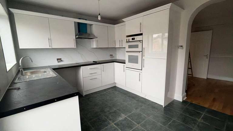 4 Bedroom House to Rent – Northolt UB5 – Newly Renovated – £2,650 pcm