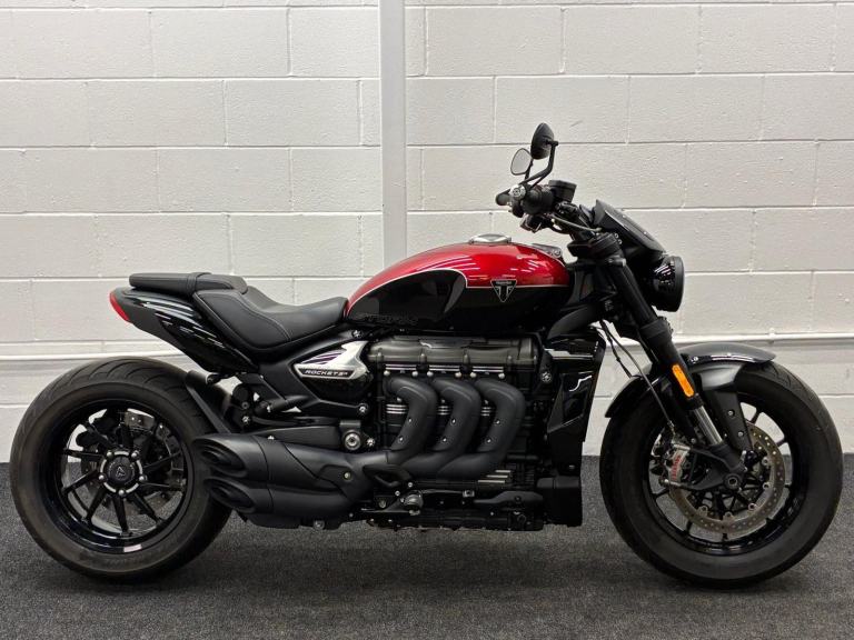 TRIUMPH ROCKET 3 STORM R ** QUICK SHIFT - CRUISE CONTROL - MAY 27 MOT **