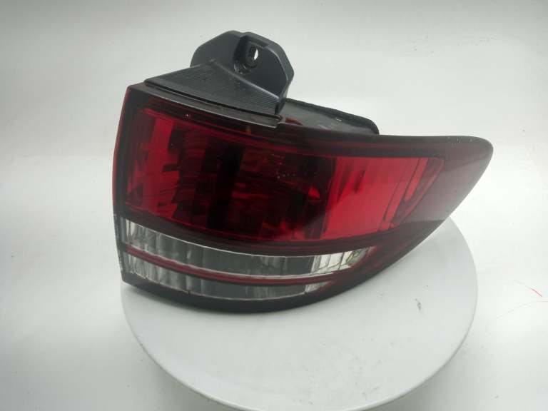 Toyota Previa Tail Light Rear Lamp O/S 2001-2007 5 Door Mpv Rh 8158128180