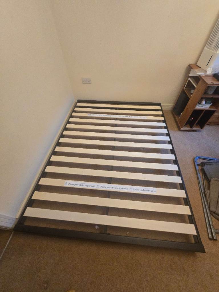 Zinus Suzanne King Size Bed. Never Used.