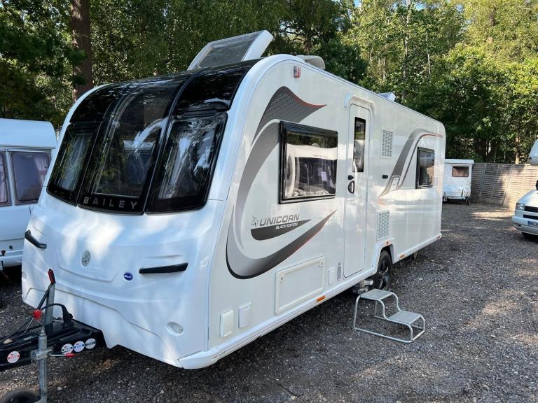 BAILEY UNICORN CABRERA - 2020 - 4 BERTH - ISLAND BED - MOVER - AWNING - PRISTINE