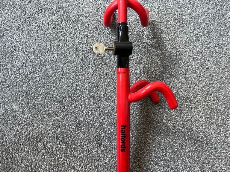 Halfords Red Steering Wheel Lock with Key – Good Condition