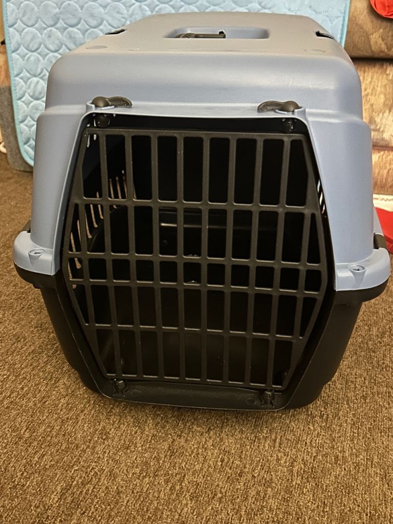 Medium pet carrier