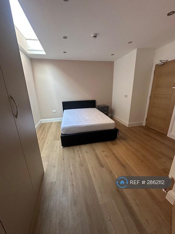 1 bedroom in Hawthorne Crescent, Slough, SL1 (#2862112)