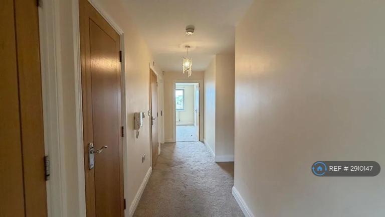 2 bedroom flat in London, London, SE28 (2 bed) (#2910147)