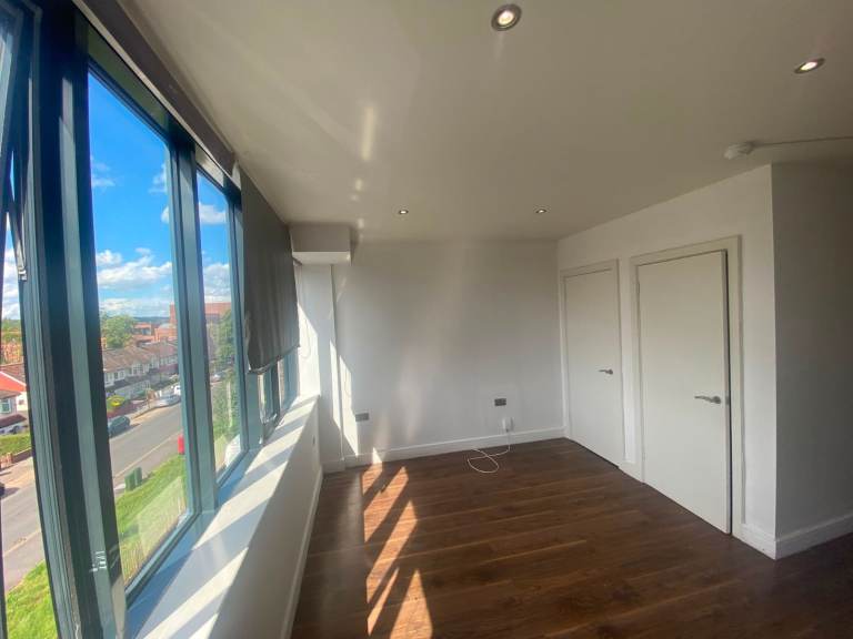 A spacious and bright studio flat to rent in Harrow - Kap House 