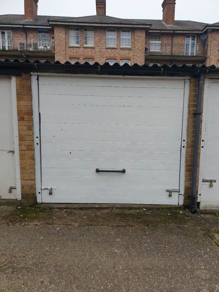 Secured garage to rent