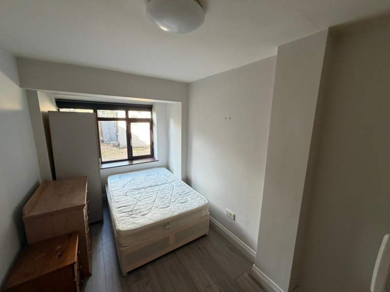BENEFITS ACCEPTED - Studio Flat Available in Romford  Havering RM5