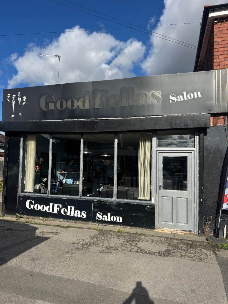 Prominent Shop To Let – Droylsden, Thameside – Ideal for Barbers, Beauty, Dog Grooming & Retail