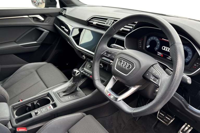 2022 Audi Q3 Black Edition 40 TFSI quattro 190 PS S tronic SUV PETROL Automatic