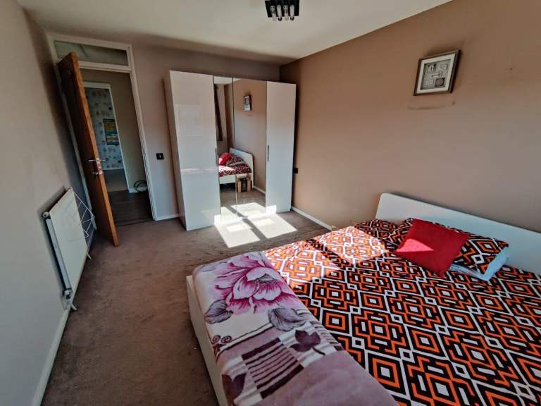 Double bedroom available in EH12 for £690 per month