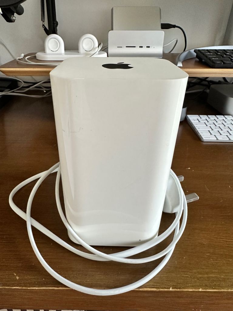 Apple AirPort Time Capsule Router – White, Good Condition