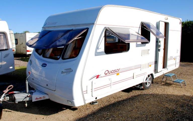 LUNAR QUASAR 524 4 Berth  2006 full awning