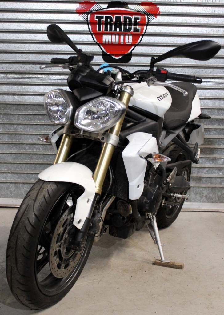 2015 15 TRIUMPH STREET TRIPLE 675 WHITE HPI CLEAR 11K NEW SHAPE TRADE SALE MOT